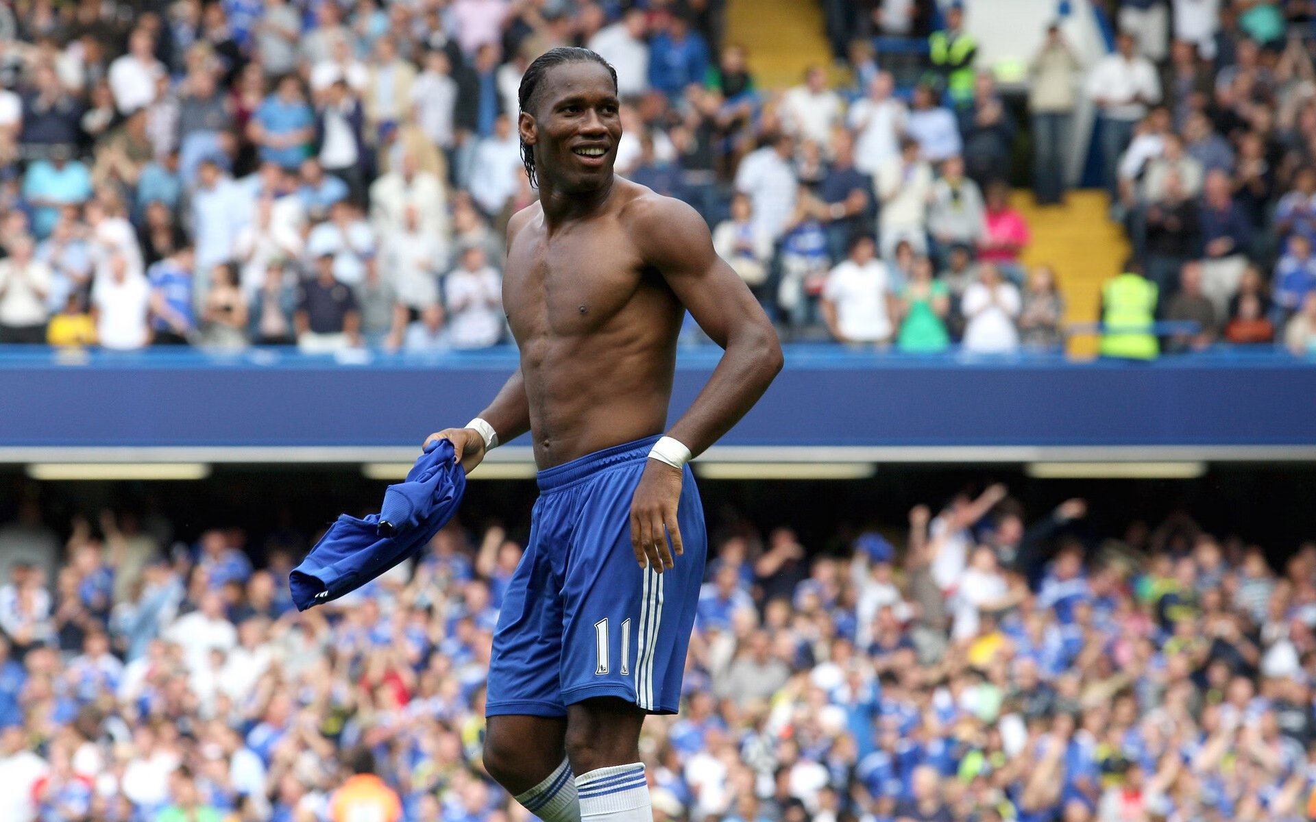 世界杯球员家庭看台特写：亲属泪眼见证成王或败寇