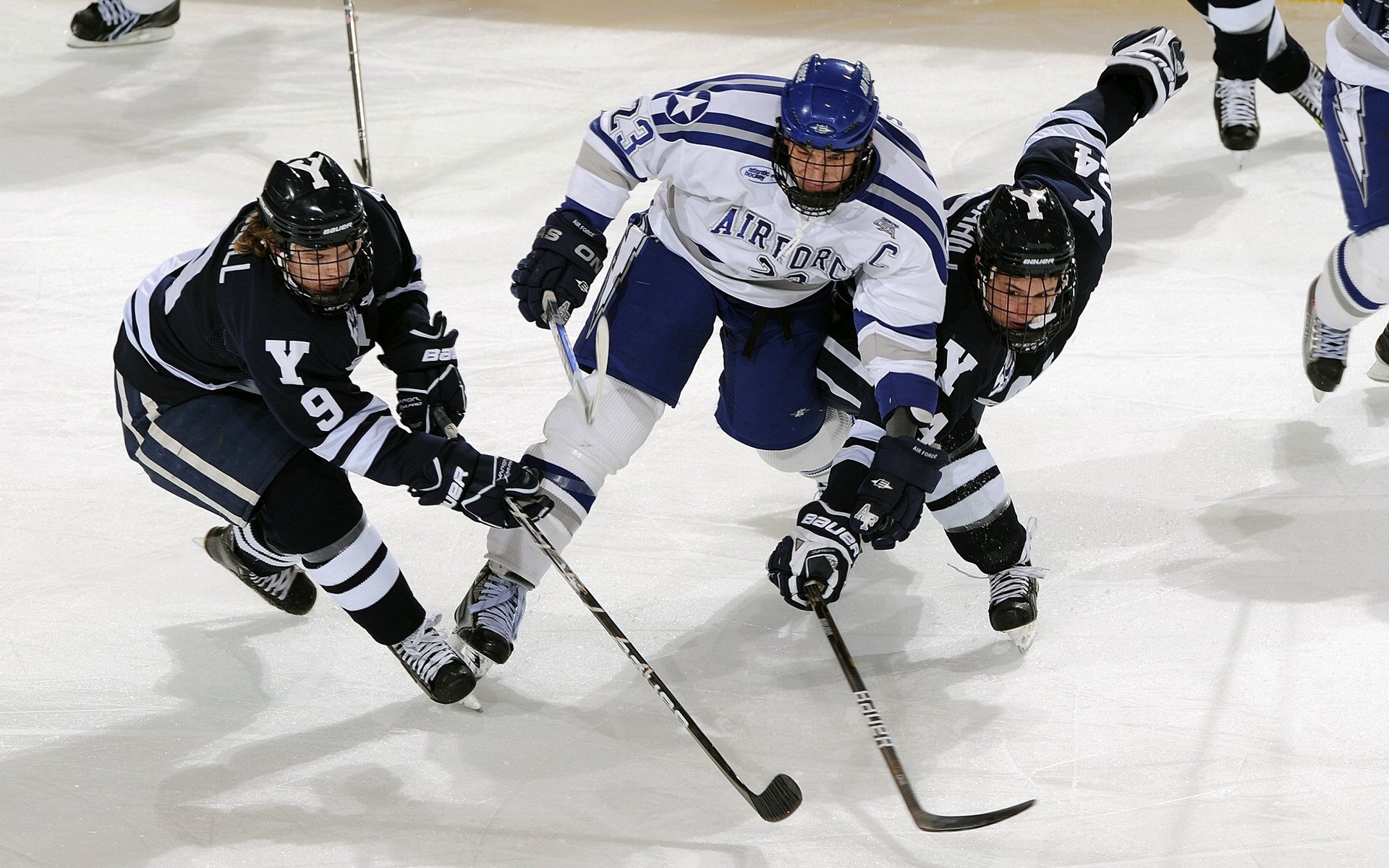 健走杖队列方阵大赛 中老年人参与人数爆满