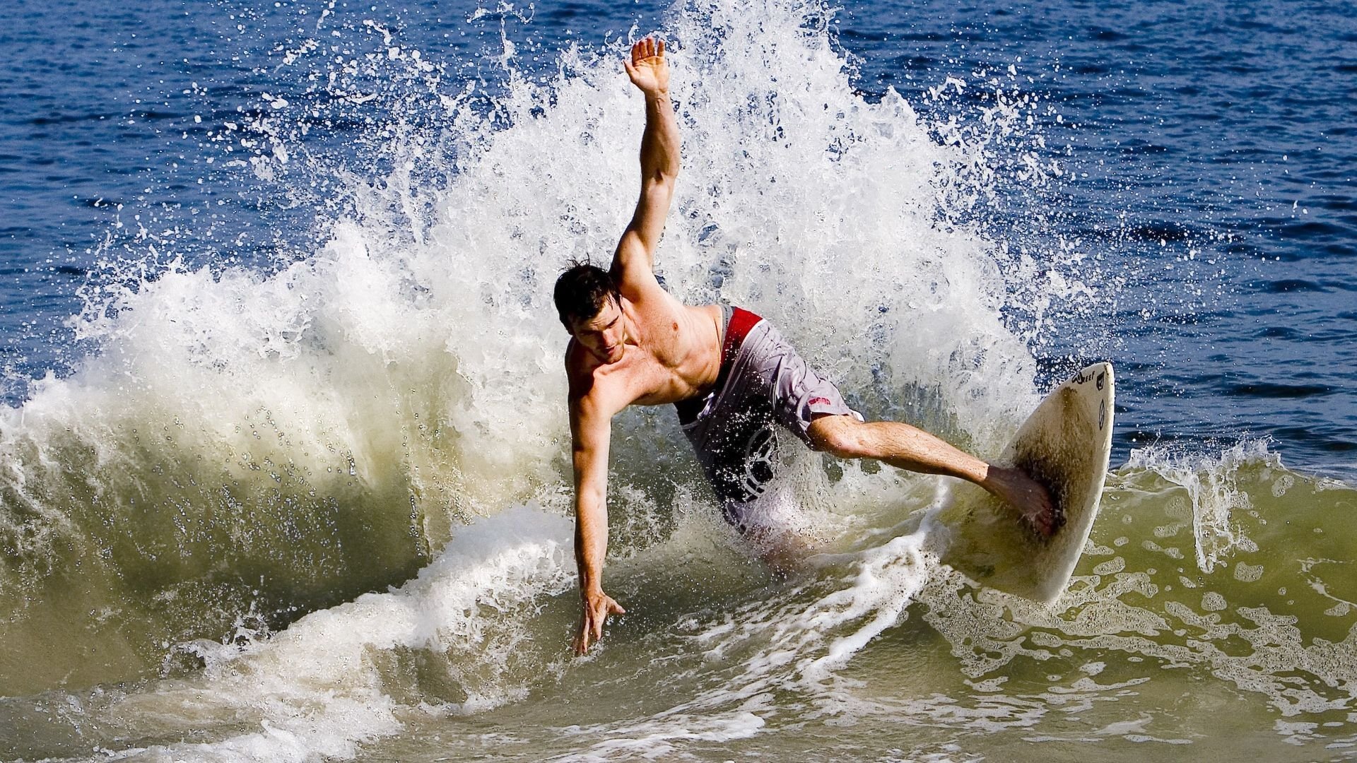 工业遗址跑酷赛道开放 旧厂房钢梁成为新障碍